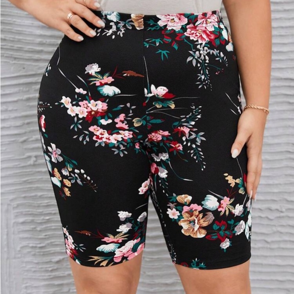 Black Floral Textured Women's Shorts!!! Plus Size 2X